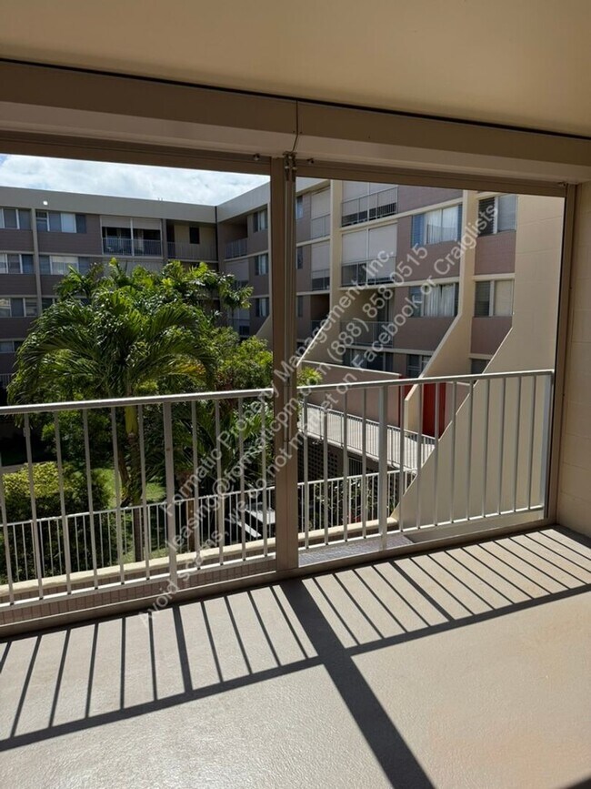 Building Photo - Pet Friendly 2-Bedroom With in Unit Laundry Apartment with Pool & Covered Parking in Honolulu!