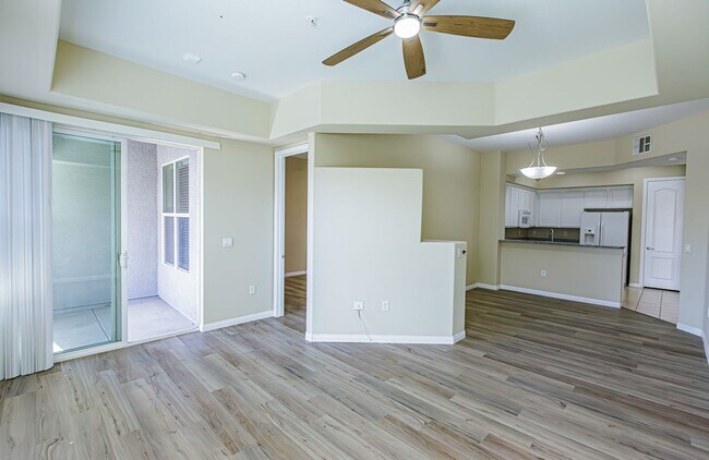 Building Photo - Top Floor 2 Bedroom Condo Located in Manha...
