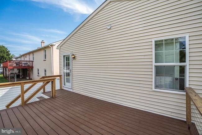 Building Photo - 235 Roberts Ave