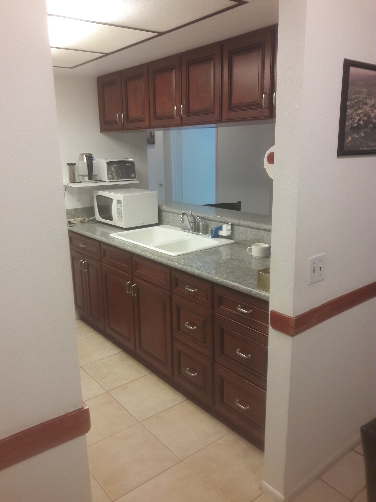 Building Photo - 2339 Lillyvale Ave