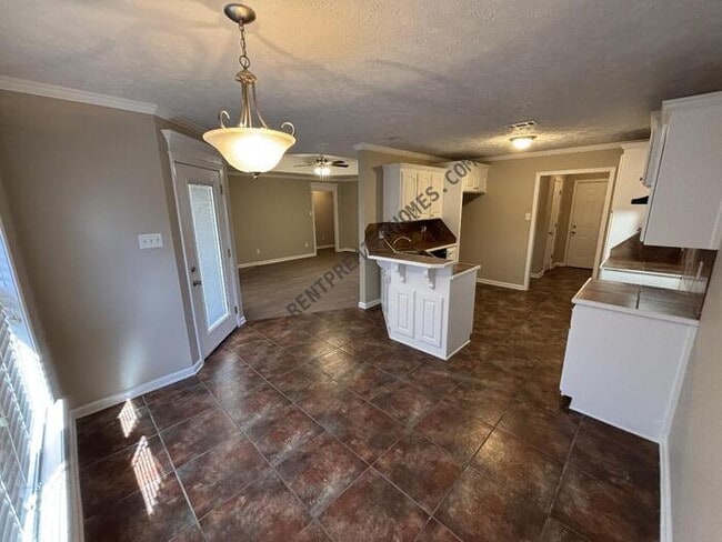 Building Photo - 2805 Southfork Dr