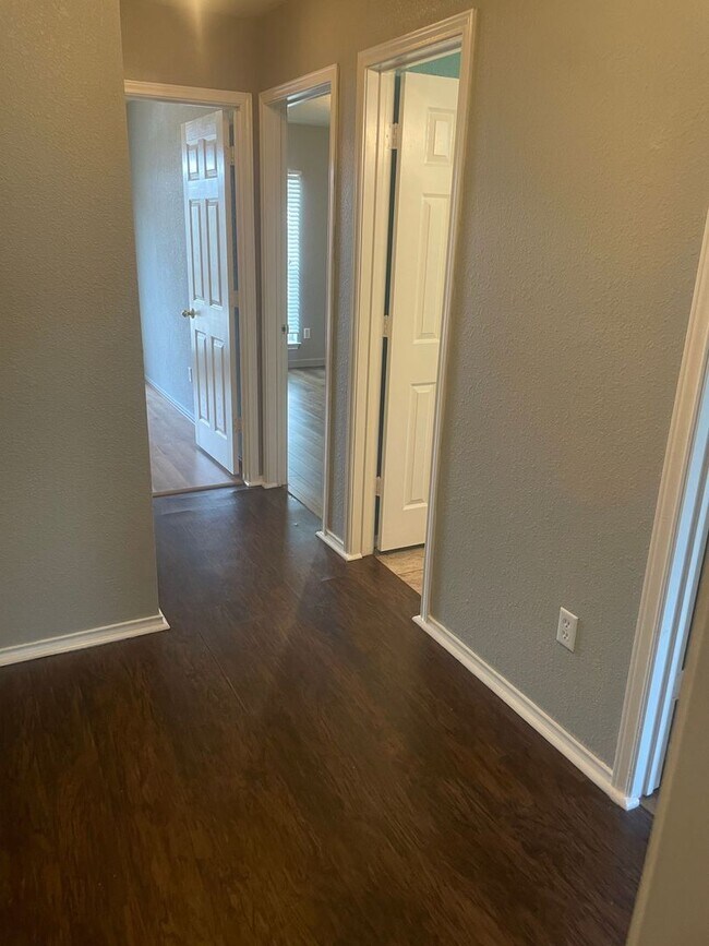 Building Photo - 4 bedroom 2 bathroom house! HOUSING ACCEPTED!