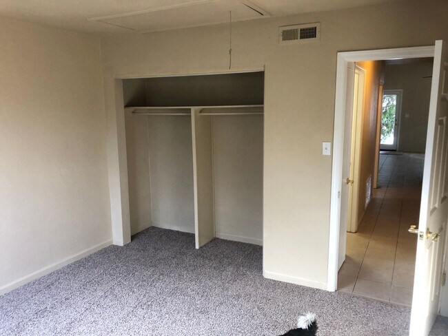 Building Photo - 3 bed/1 bath/1 car garage home for rent in N. Reno