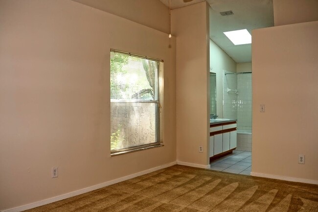 Building Photo - 551 Carambola Ave
