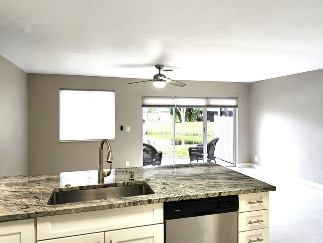 Building Photo - 1919 Discovery Cir E