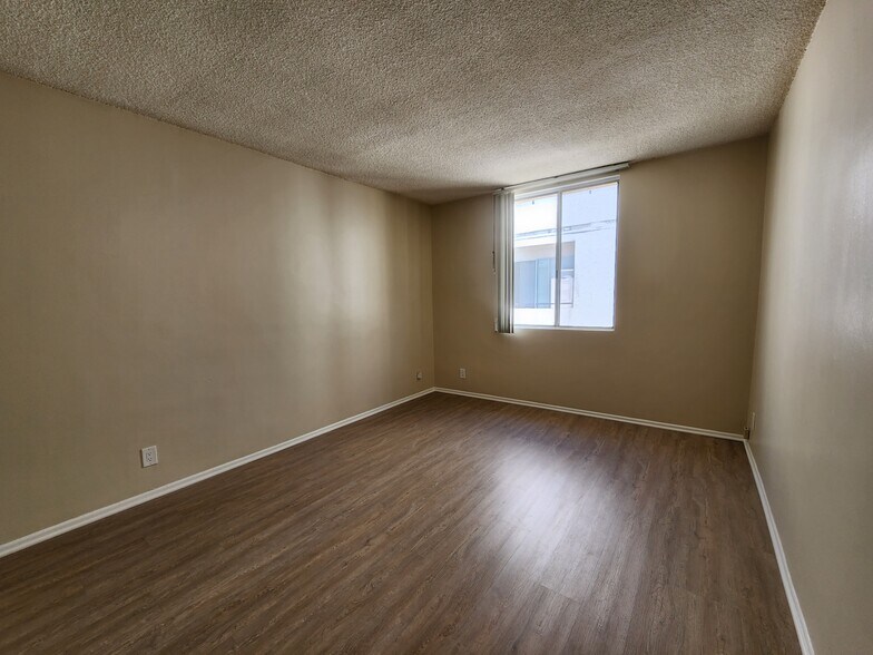 Building Photo - 456 S Harvard Blvd