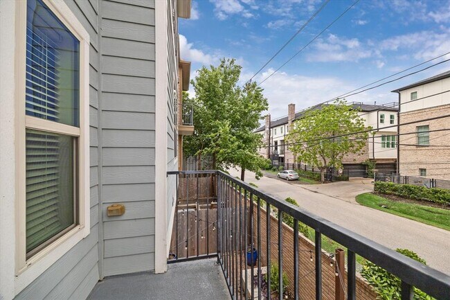 Building Photo - 6013 Kansas St