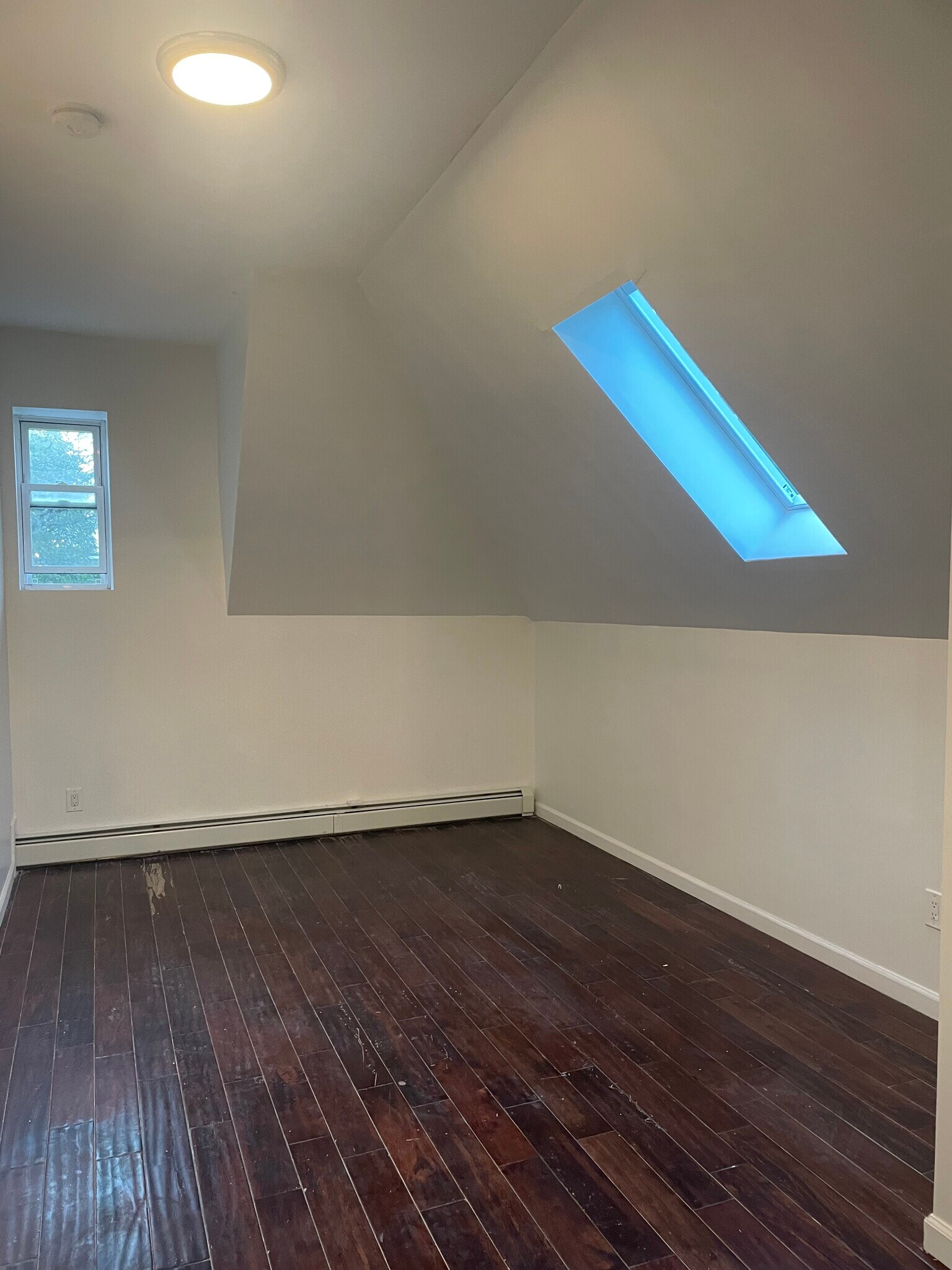 Building Photo - 12 S Lake Ave