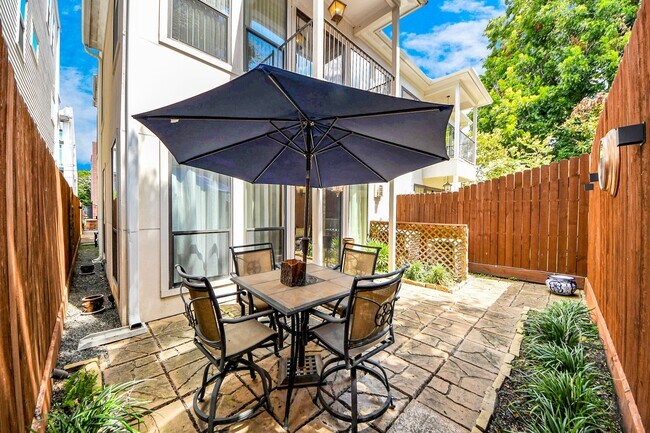 Building Photo - 2414 Driscoll St