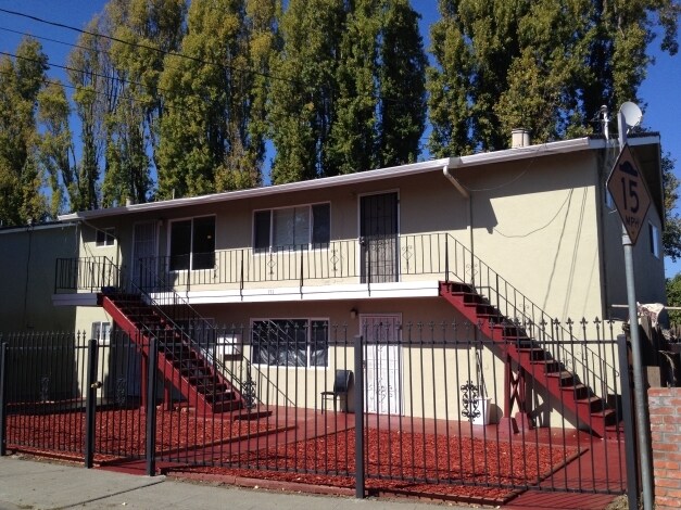 Building Photo - 151 Catron Dr