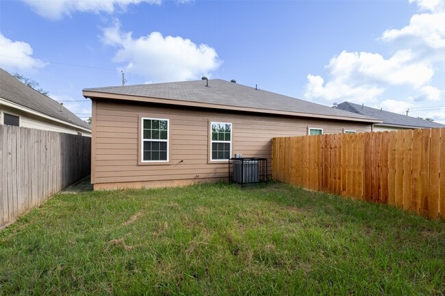 Building Photo - 4006 Aledo St