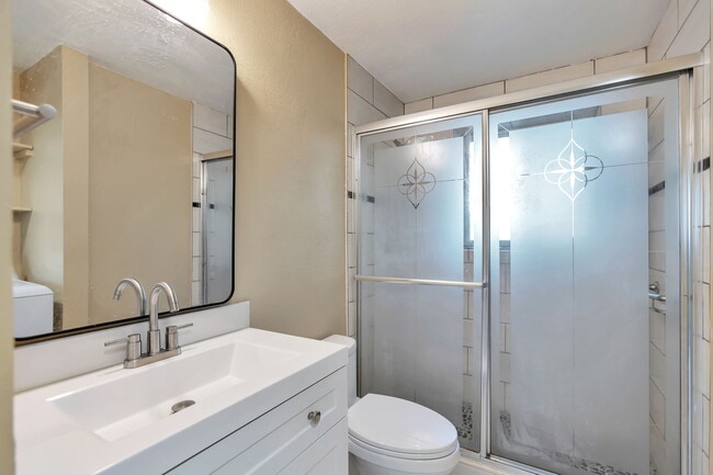 Building Photo - 1107 E 15th Ave