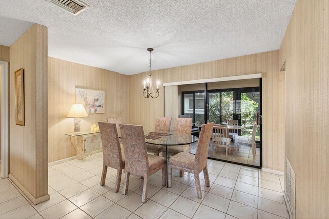 Building Photo - 10244 Dovewood Ln