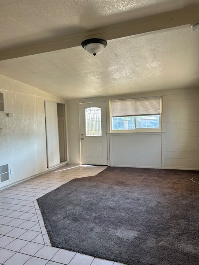 Building Photo - 922 Brookfield Dr