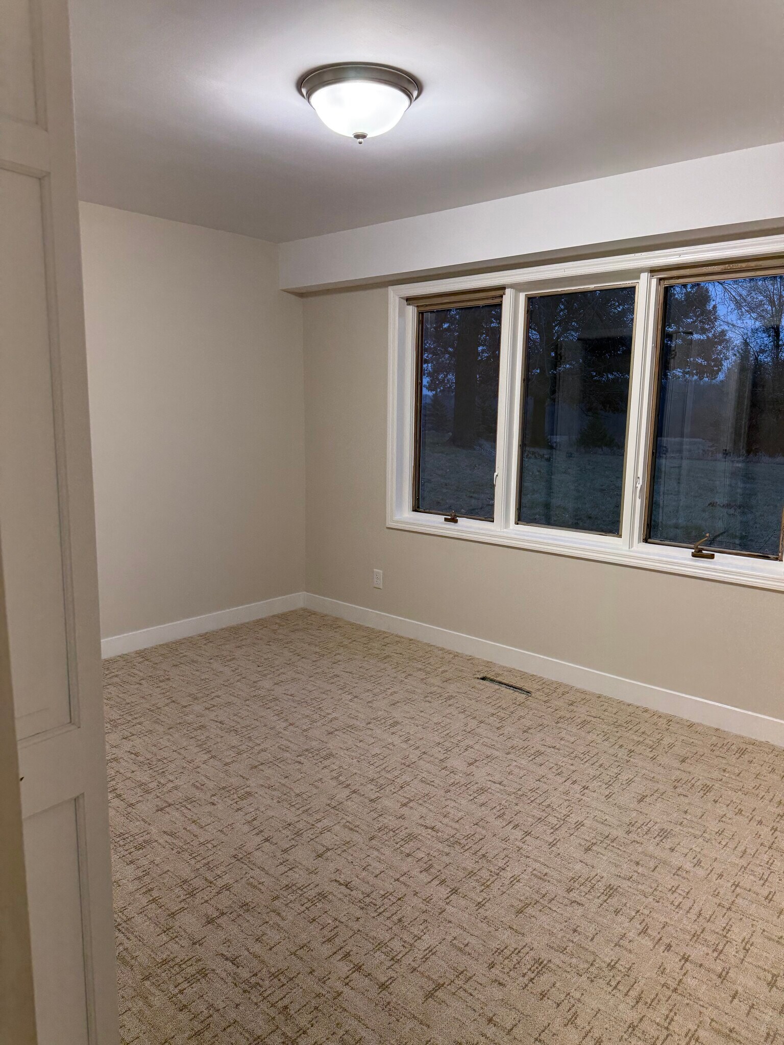 Building Photo - 5500 Vagabond Ln N