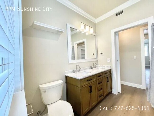 Building Photo - 7700 Boca Ciega Dr
