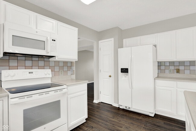 Building Photo - 5761 Cantigny Way S