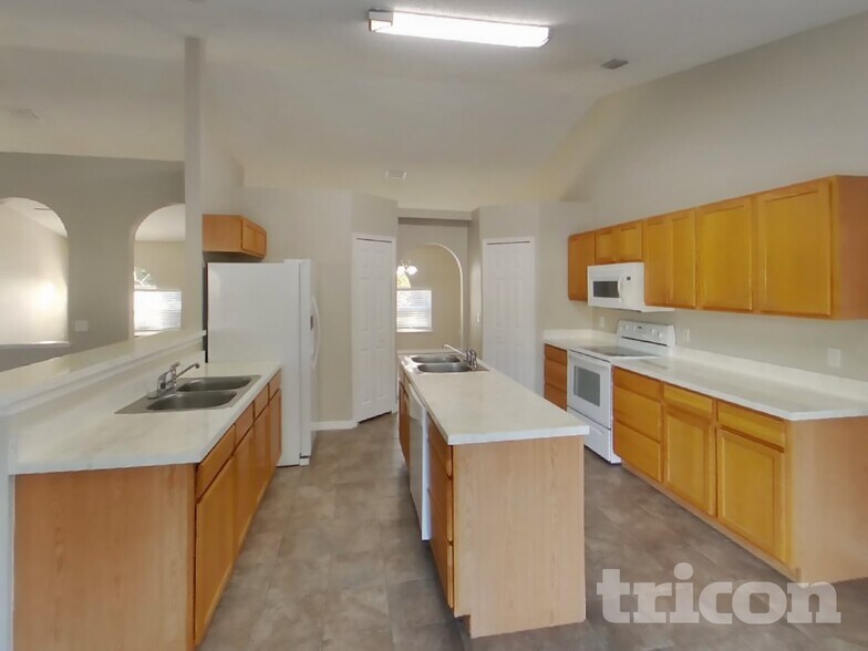 Building Photo - 9297 Oak Grove St