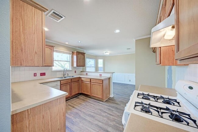 Building Photo - 903 Estate Dr
