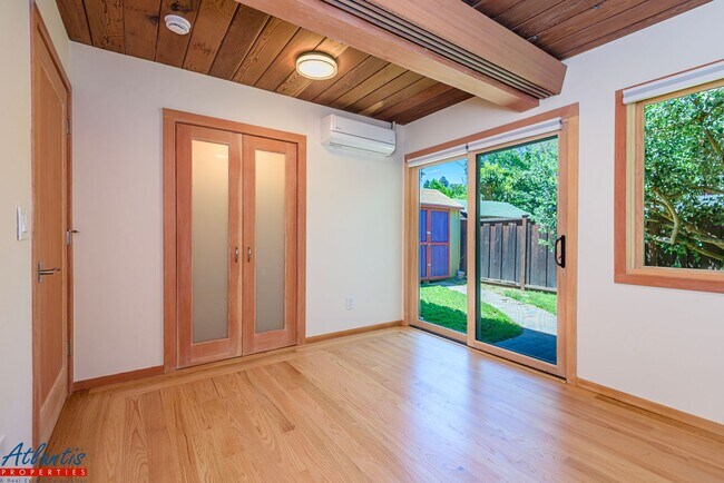 Building Photo - Stunning Home | Remodeled | Desirable Loca...