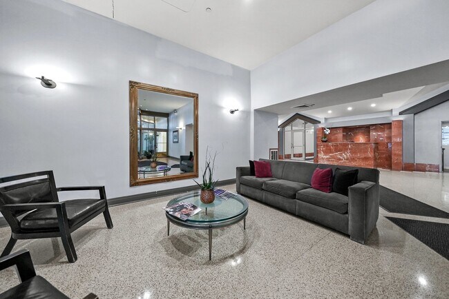 Building Photo - 1212N N La Salle Dr