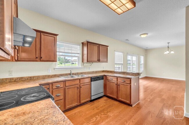 Building Photo - 256 Savannah Ln