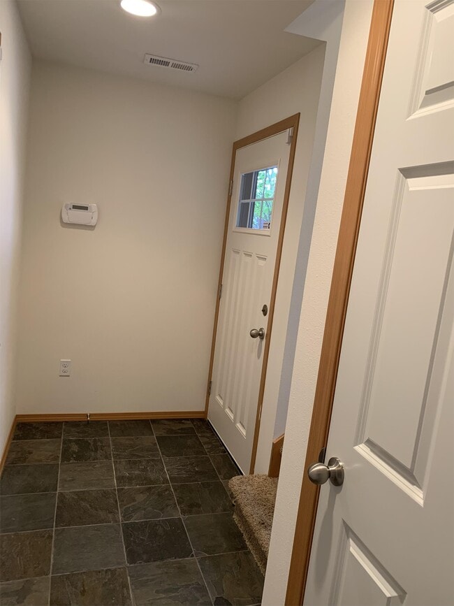 Building Photo - 9515 Holly Dr