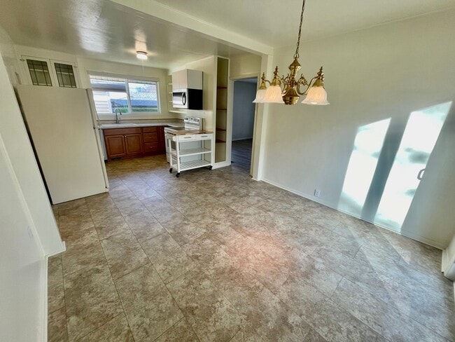 Building Photo - Are you looking for a short 4 Month Lease? Discover 2BD/2B Single-Family Home!