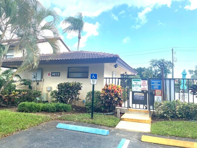 Building Photo - 7101 Golf Colony Ct