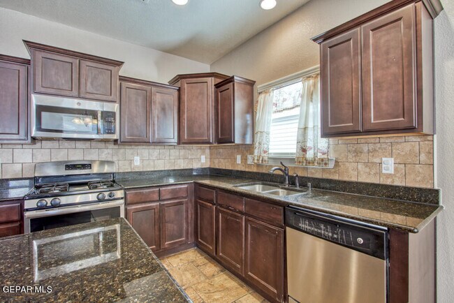 Building Photo - 221 S Stoneside Dr