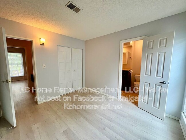 Building Photo - 8027 N Stoddard Ave