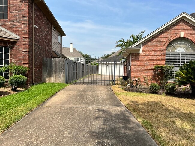 Building Photo - 1718 Berkoff Dr