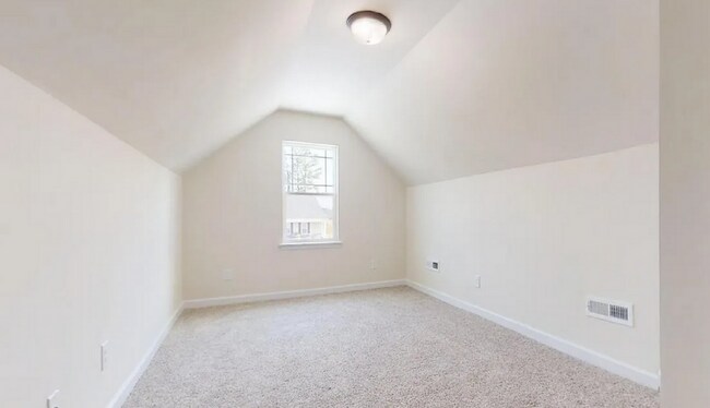 Building Photo - NEW LISTING!!!!!