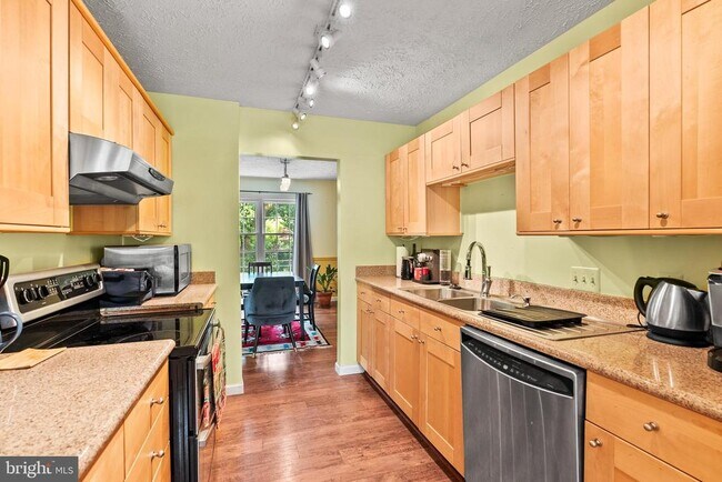 Building Photo - 2114 Lang Dr