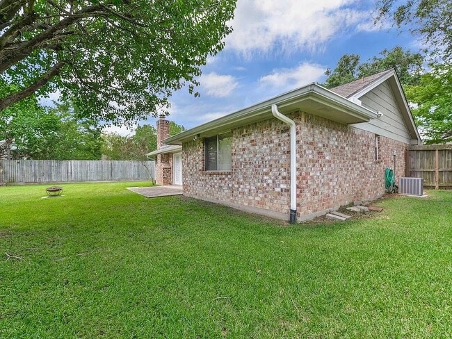 Building Photo - 22019 Knoll Lake Ln