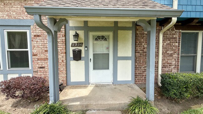 Building Photo - 2226 Triway Ln