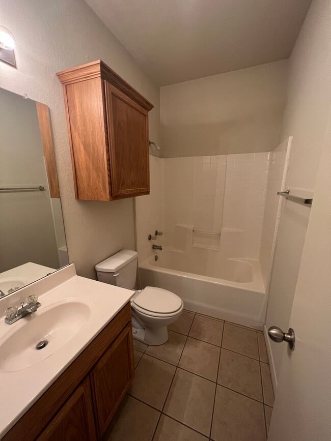 Building Photo - 708 Paso Fino St