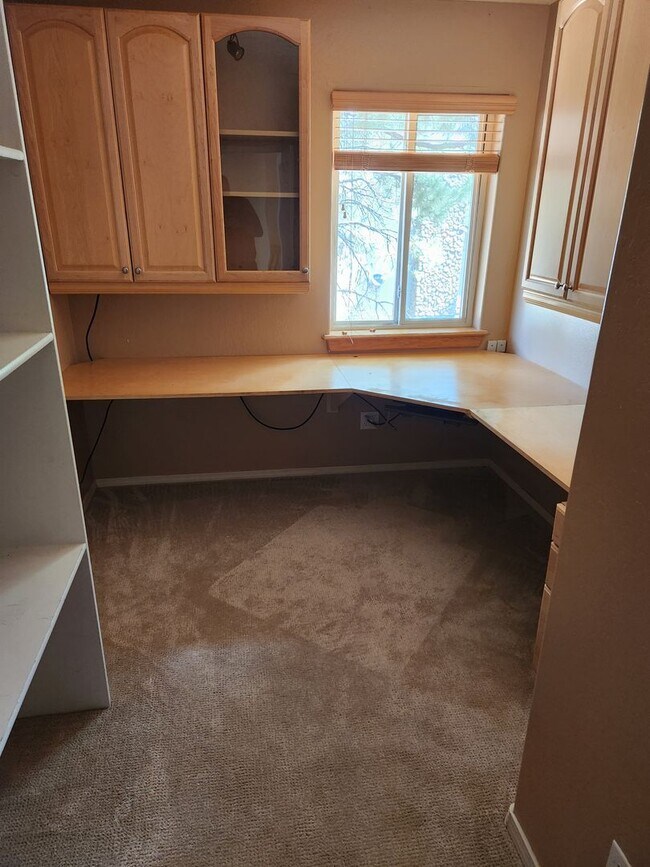 Building Photo - Spacious Country Club Home | 2,900+ Sq Ft | A/C | 3-Car Garage