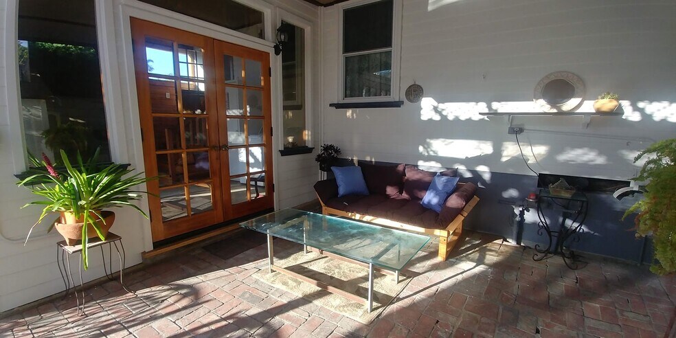 Building Photo - 3555 Colonial Ave