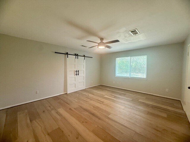 Building Photo - 5019 Oak Forest Dr