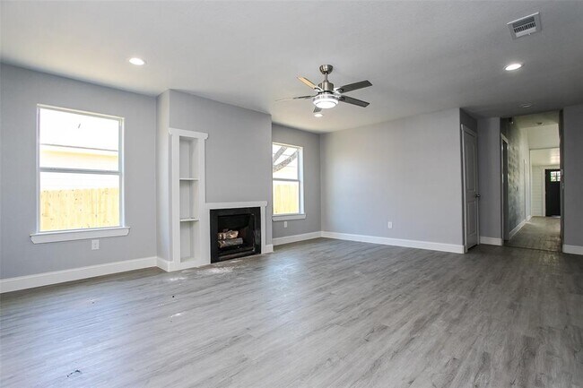 Building Photo - 1803 W Hull St