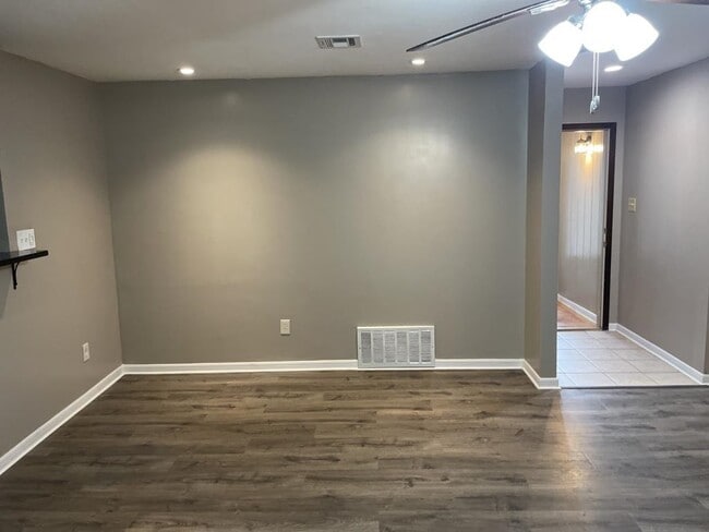 Building Photo - 4708 SE Sunnymeade