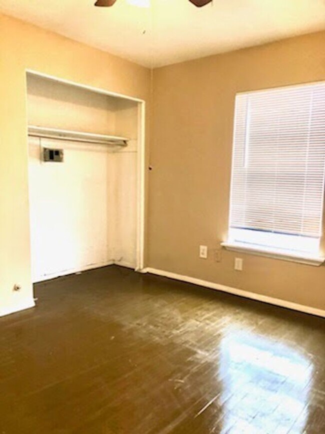 Building Photo - Cozy Home Only 10 Mins from Downtown San Antonio
