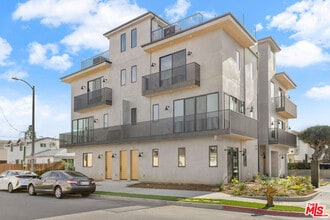 Building Photo - 3839 Wade St