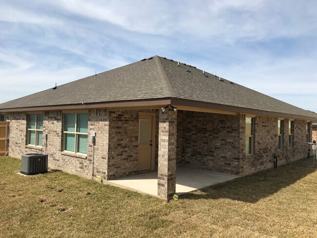 Building Photo - Gorgeous 2 bed/2 bath near Bunny Trail