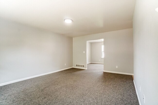 Building Photo - 3704 Willow Run Dr