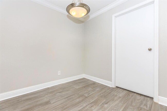 Building Photo - 15615 Blue Ash Dr