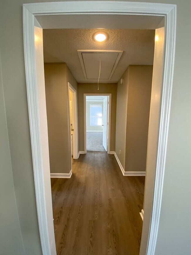 Building Photo - 4 bed, 2 bath in Cordova with ss appliance...