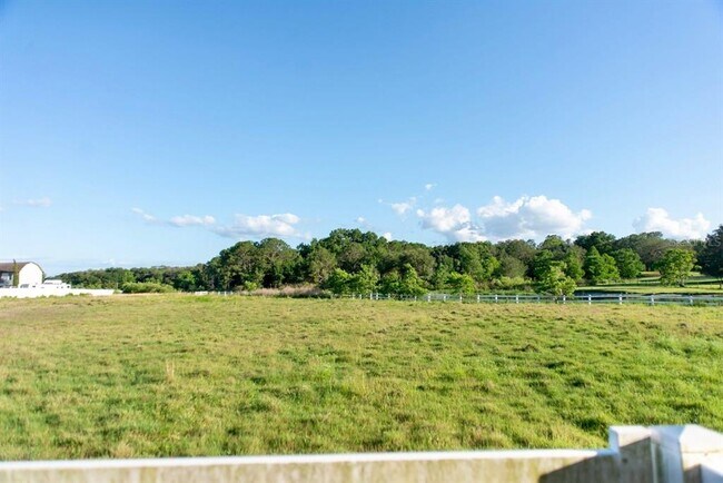 Building Photo - 315 Lazy Acres Ln