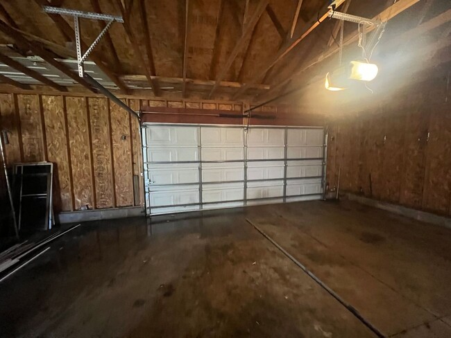 Building Photo - 2 BR/bonus room 1 bath home in West Sevent...